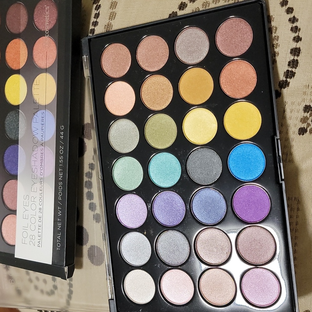 COPY - BH Cosmetics Foil Eyes 28 Color Eyeshadow Palette